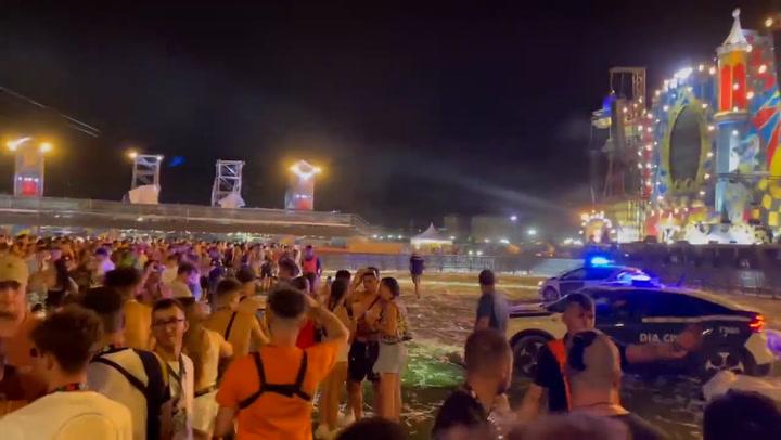 Stage collapsed at Spain’s Medusa Festival causing death of a festival-goer